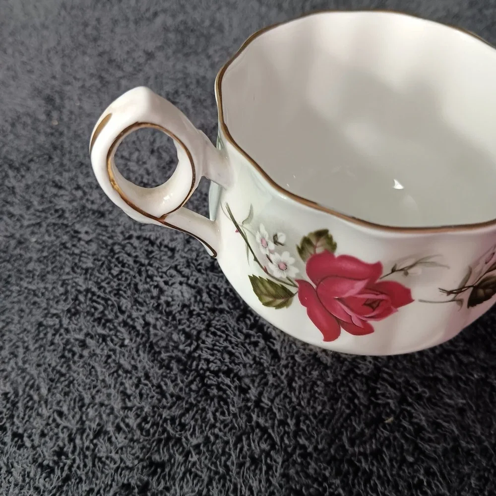 Elizabethan Fine Bone China Cup‎ w/Gold Trim Made In England 4185 Rose NB #8